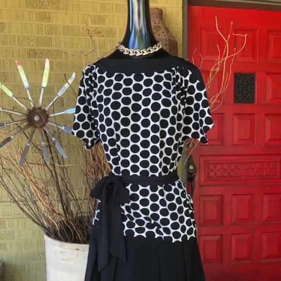 New York & Company Stretch Polka Dot Top S - Picture 3 of 12